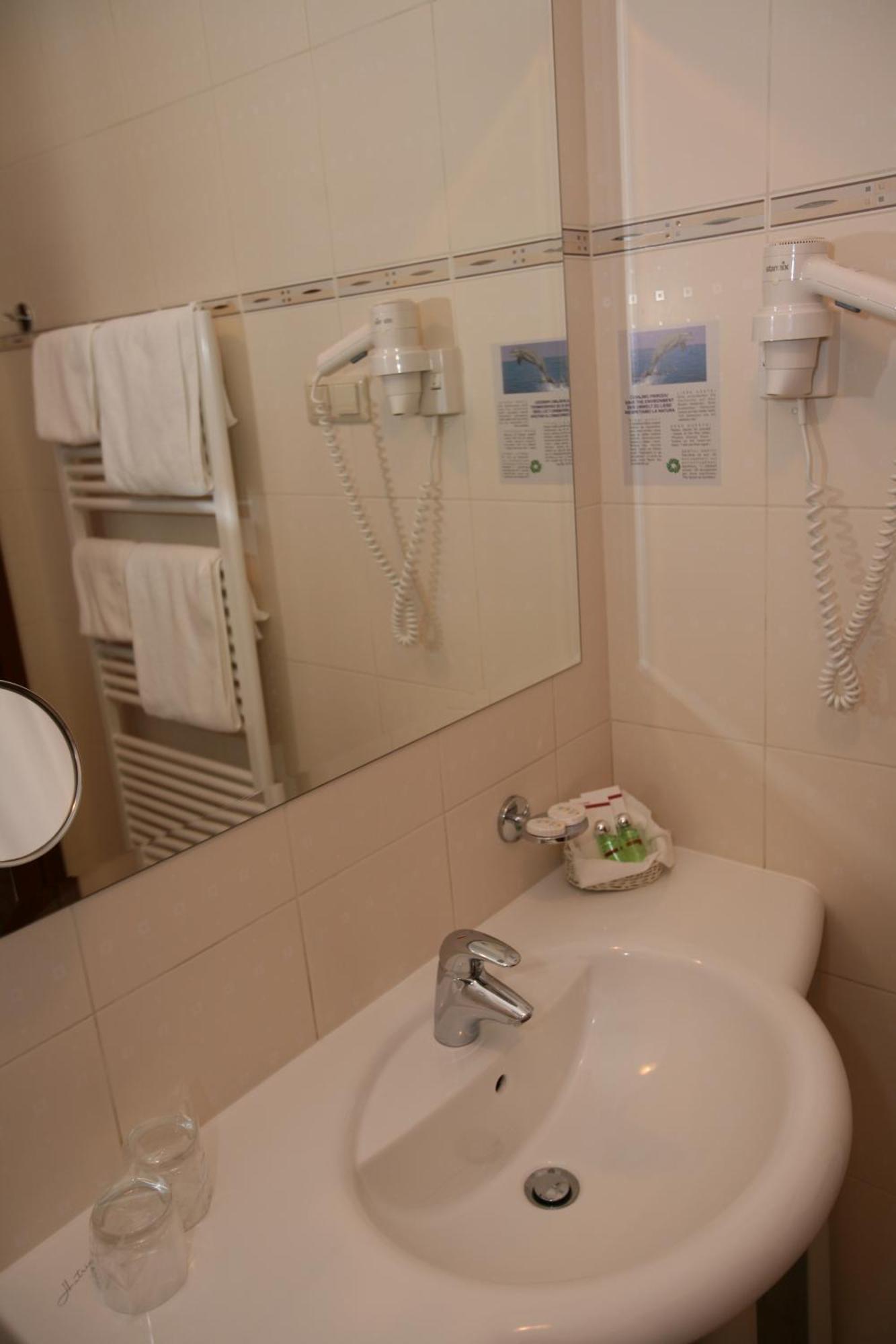 Spa & Wellness Hotel Pinia Malinska Eksteriør bilde