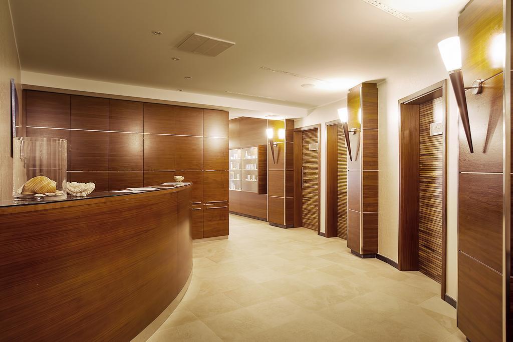 Spa & Wellness Hotel Pinia Malinska Eksteriør bilde
