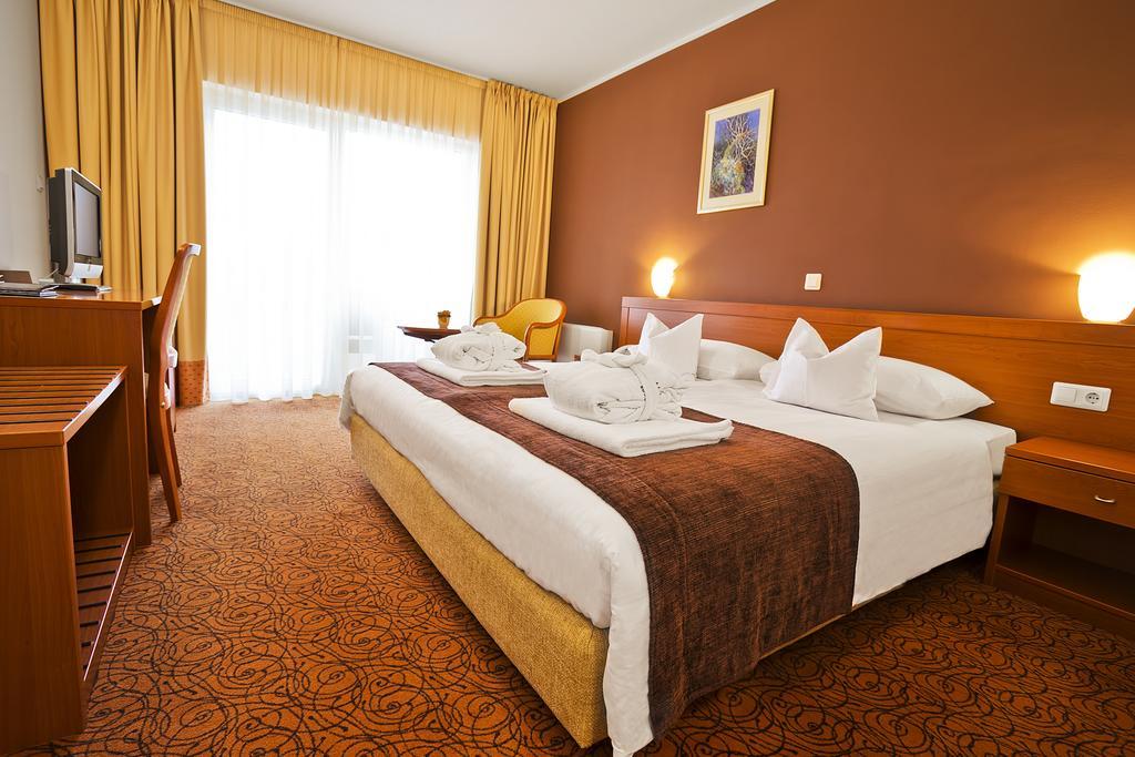 Spa & Wellness Hotel Pinia Malinska Rom bilde