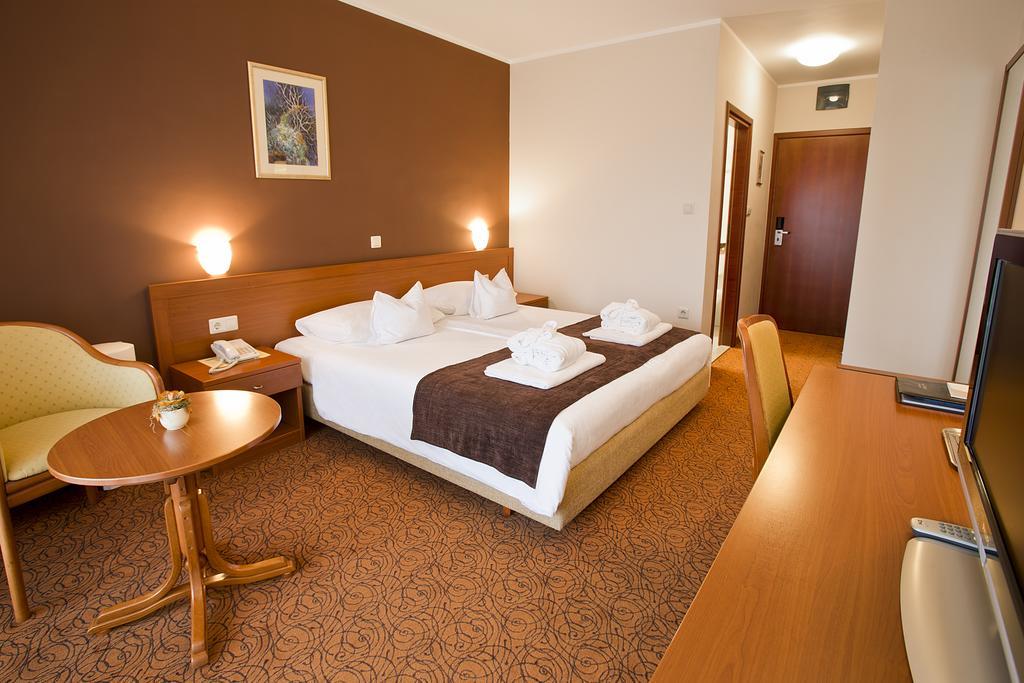 Spa & Wellness Hotel Pinia Malinska Rom bilde