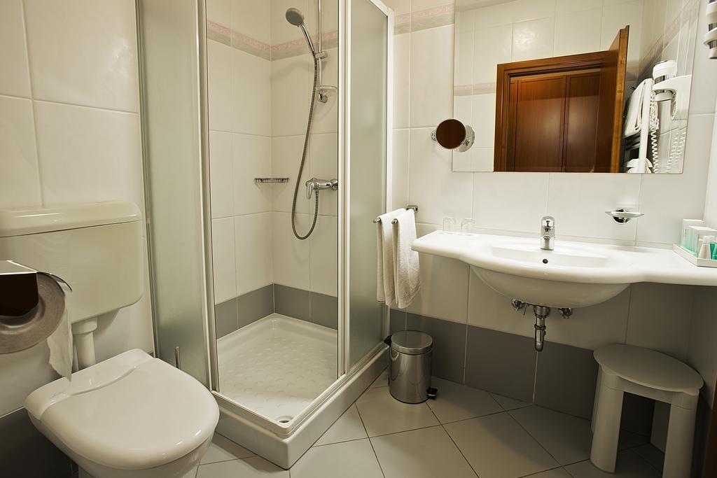 Spa & Wellness Hotel Pinia Malinska Rom bilde