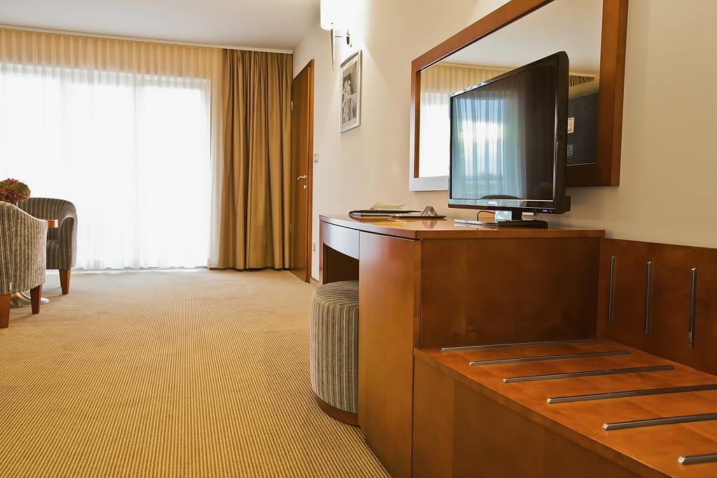 Spa & Wellness Hotel Pinia Malinska Rom bilde