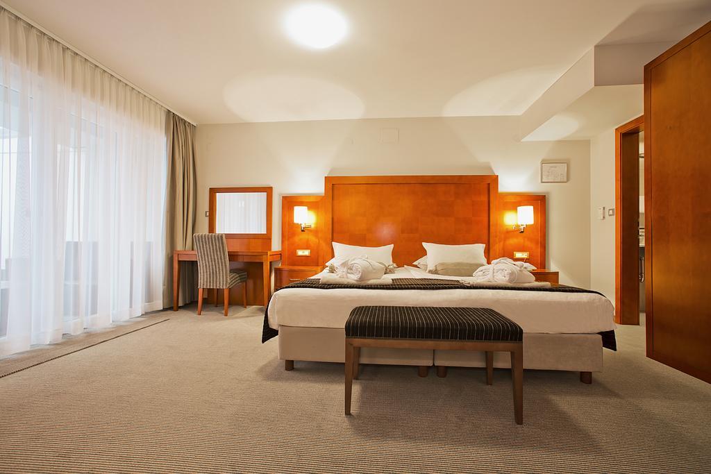 Spa & Wellness Hotel Pinia Malinska Rom bilde